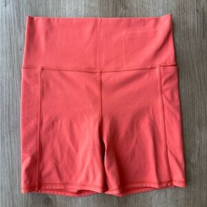 Vuori studio pocket short